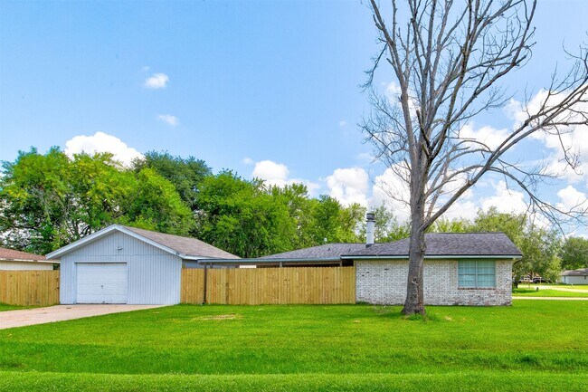 Photo - 8511 Honeysuckle