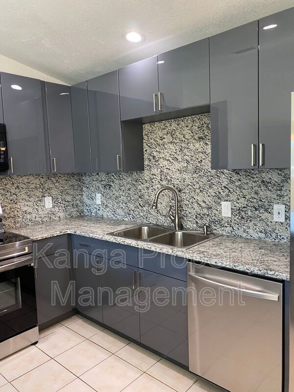 Photo - 757 NW Bayard Ave