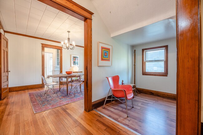 Photo - 290 Wellington Ave