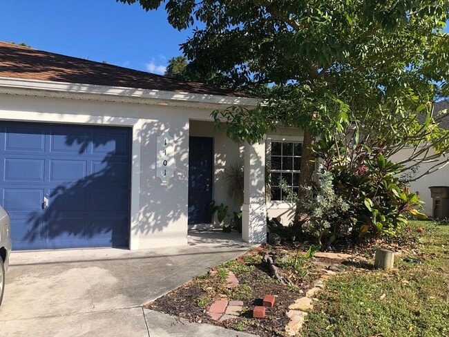 Building Photo - Experience this Large Cape Coral 3 bedroom 2 bath duplex with 1 car garage and screened in lanai.
