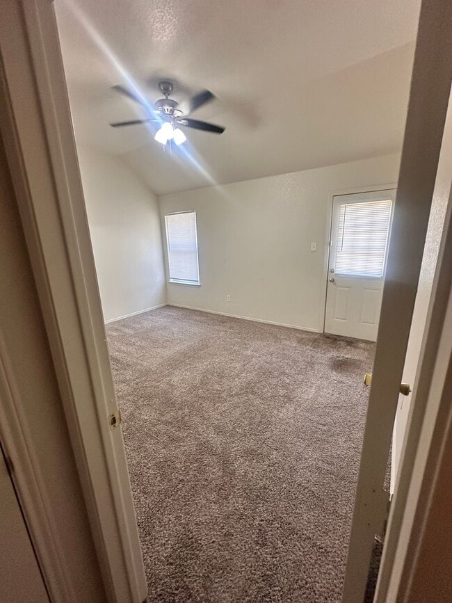 Photo - 3/2/2 in a quiet neighborhood located right in the heart of Weatherford.