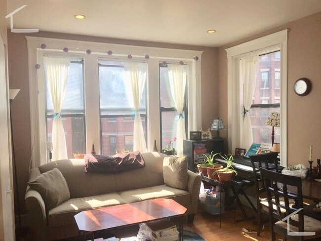 Building Photo - Check out this 2 bed in Brighton.... WELL PRICED!!