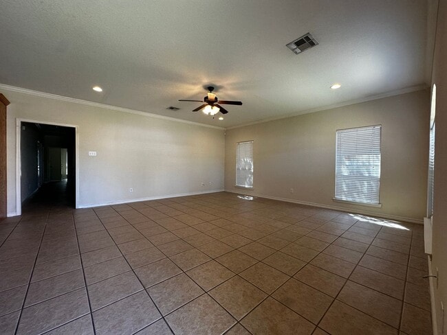 Photo - Spacious 5/4 House with Open Floor Plan Ne...