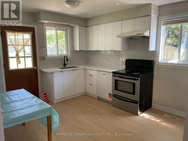 Photo - 1245 Shamir Crescent