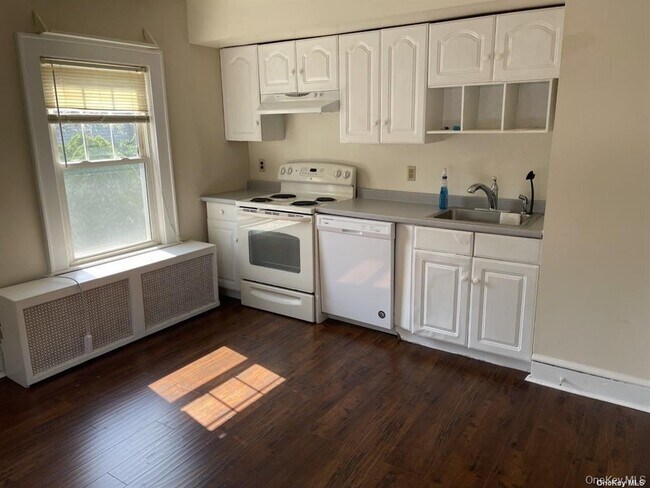 Photo - 28 Ellwood St Unit Upper