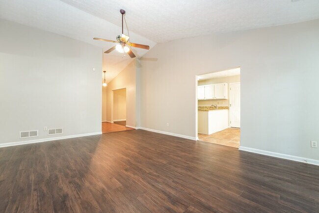Photo - 462 Sherwood Cir
