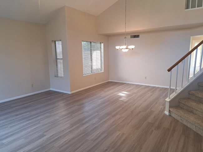 Photo - 1443 E Vaughn Ave