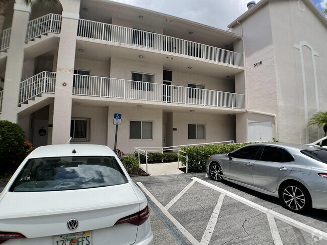 Building Photo - 5016 Rose Hill Dr Unit 2-303 Rental