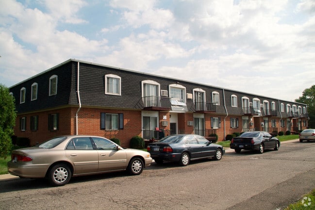 Falcon Crest Apartments - Falcon Crest Apartments