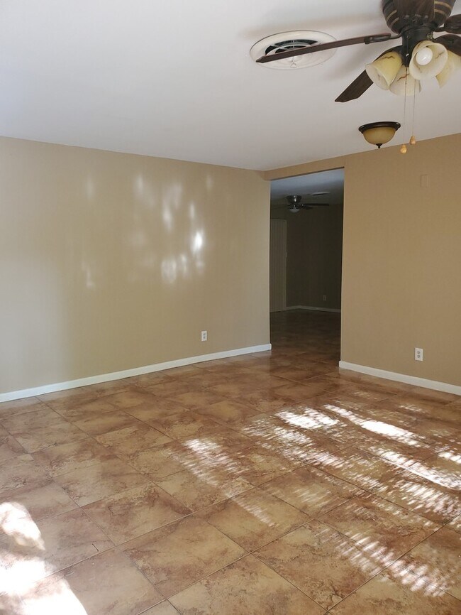 Photo - 814 E Ebony Dr