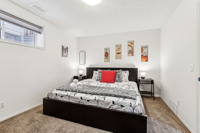 Photo - 31 Cranfield Manor SE Unit ID1269721P