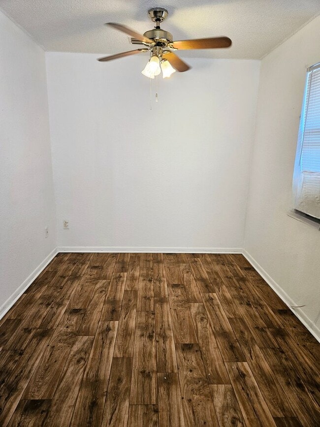 2001 Cedarhill Dr Unit 4