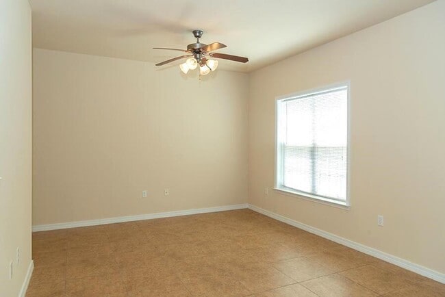 Photo - 1469 Bentley Cir