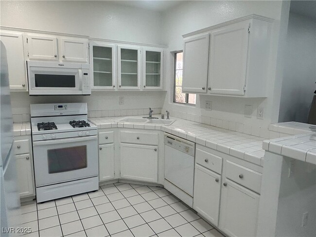 Photo - 1830 N Buffalo Dr Unidad 1069