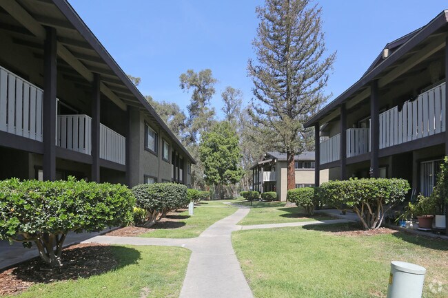 Saddleback Ranch Apartments