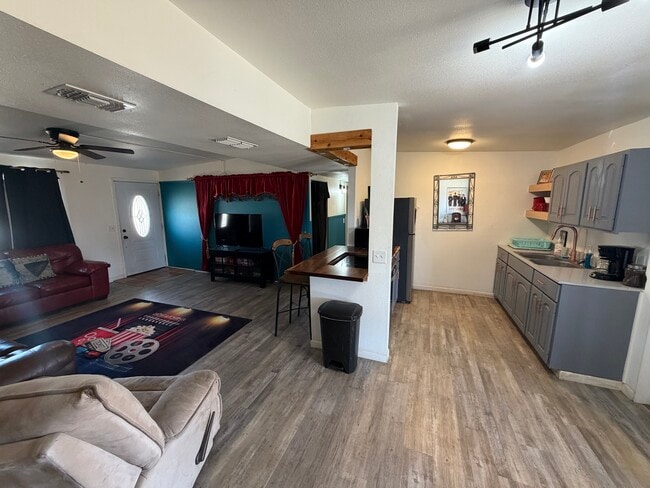 Photo - 2837 65th St