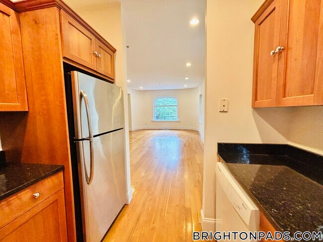 Building Photo - 10 Selkirk Rd Rental