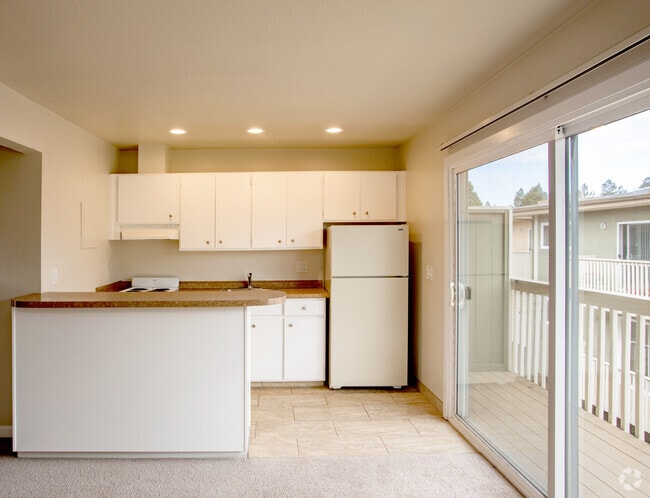 Studio - 430SF - Park Plaza Apartments