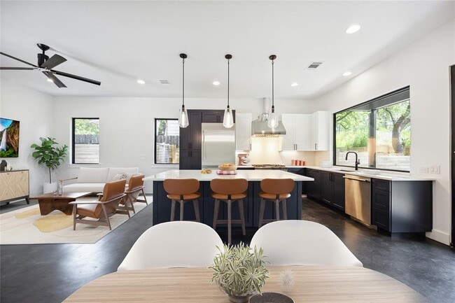 Photo - 2309 La Casa Dr