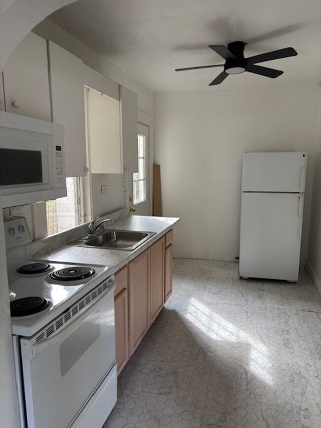 Photo - 324 N Orange St Unit 4