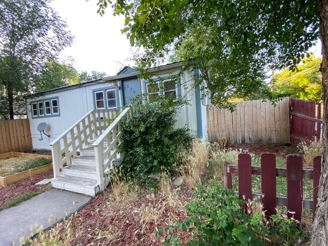 Three Bedroom, One Bathroom House with Fen... - Three Bedroom, One Bathroom House with Fen...