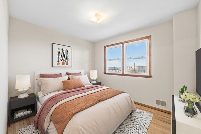 Photo - 185 W 3rd St Unidad 2