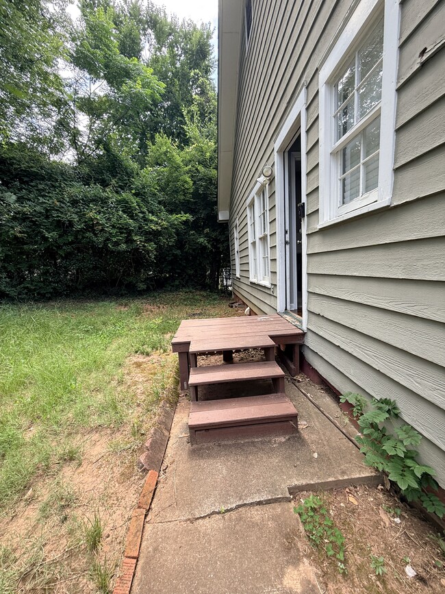 Photo - 491 Lynch Ave NW