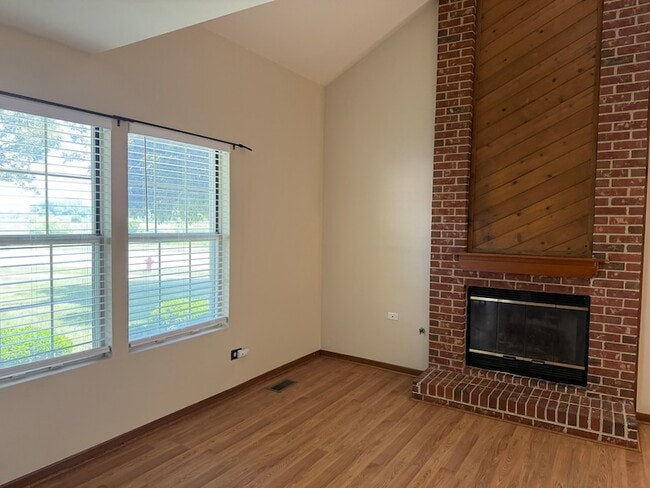 Photo - 101 S Oakhurst Dr