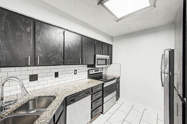 Photo - 614 Poplar Pl