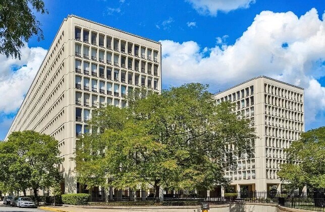 Photo - 1450 E 55th Pl Unit 821S