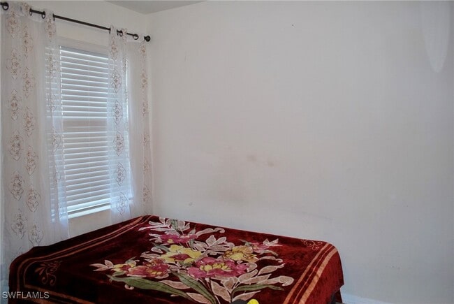 Building Photo - 1217 Santa Barbara Blvd N