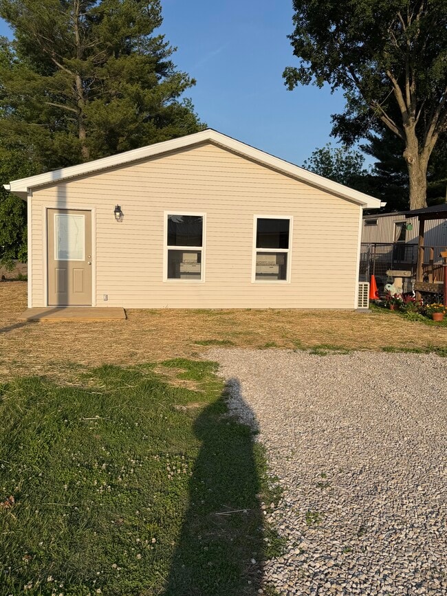 Building Photo - 301 Crist St
