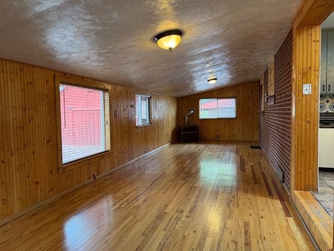 Photo - ~Availalbe Now~ Beautiful Four Bedroom House in Denver!