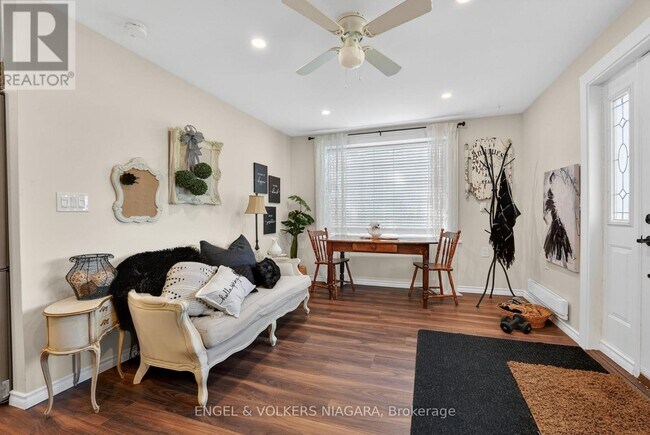 Photo - 71 Rose Glen Rd S