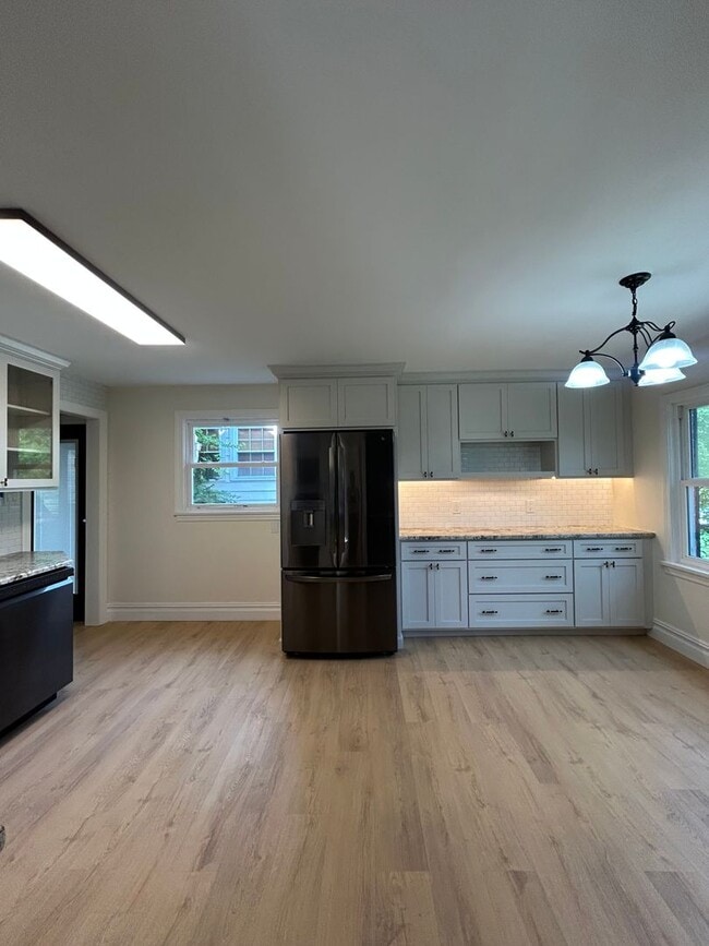 147 W Hamilton Ave