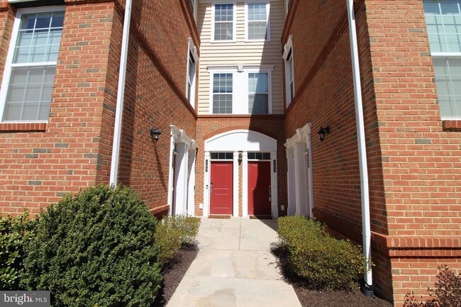 Building Photo - Updated Condo w/Garage - Loudoun Metro