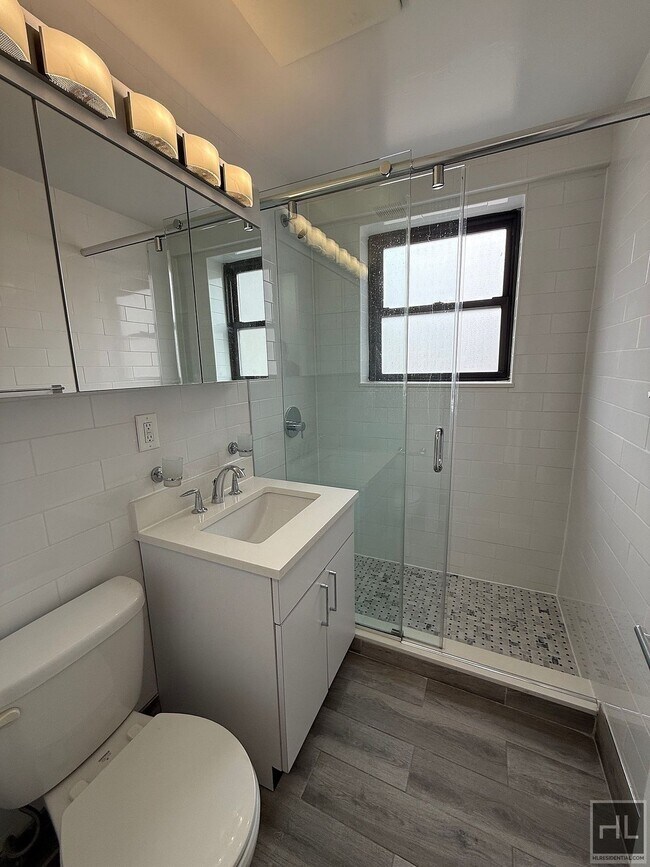 Photo - E 16 ST Unit 20A