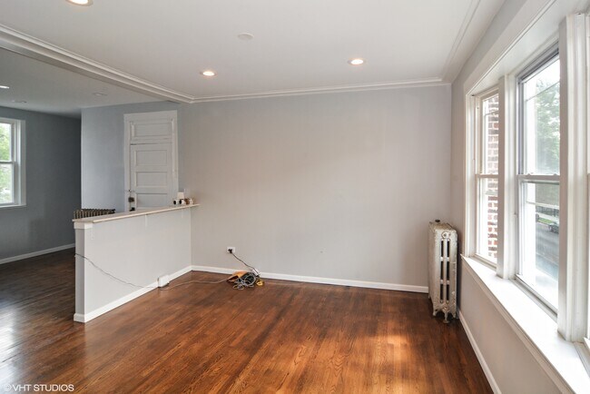 3557 W Wrightwood Ave Unit 1R