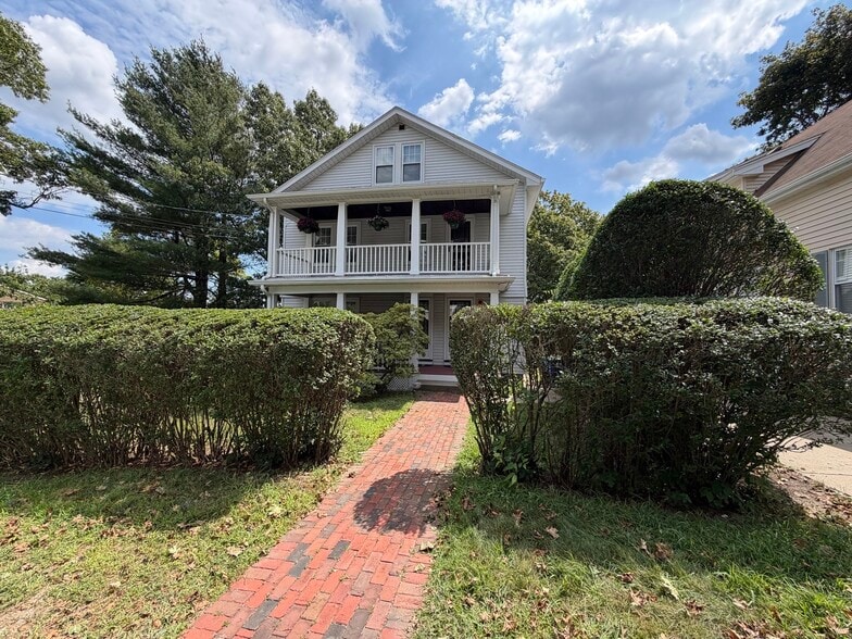 32 Thayer Rd