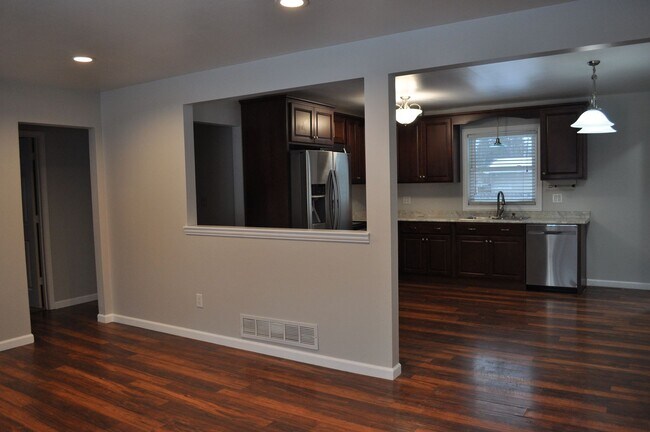Photo - Goregeous 4 Bed 2.5 Bath Home in East Grand Forks! Move in Ready!