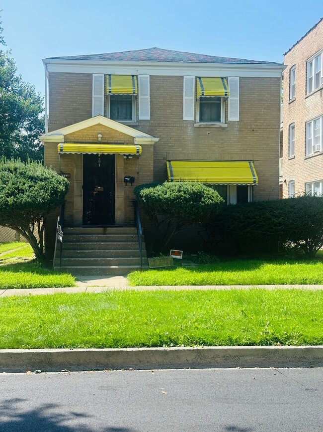 Building Photo - 8144 S Crandon Ave