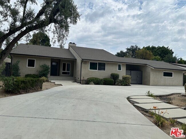Building Photo - 9254 Balcom Ave Rental