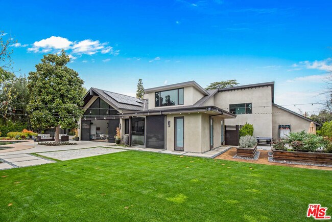 17352 Magnolia Blvd