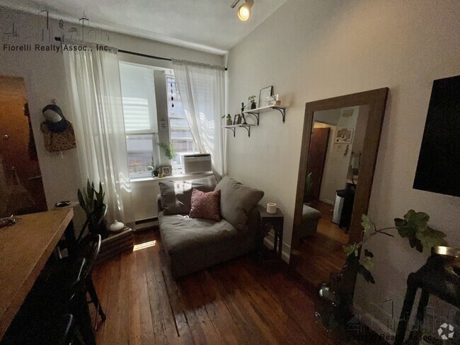Building Photo - 99 Prince St Unit 3 Rental