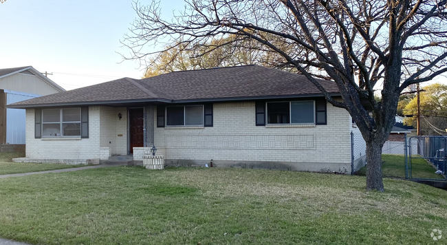 Building Photo - 1537 Meadow Valley Ln Rental