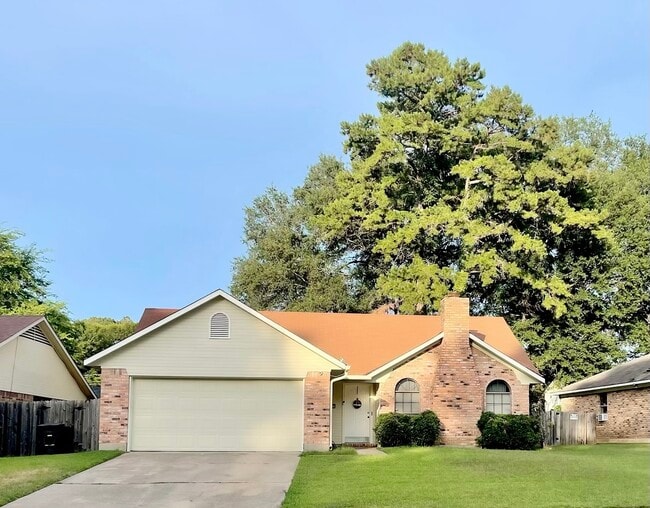 Building Photo - 9025 Cedar Ridge Dr Rental