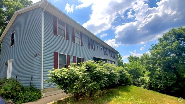 Building Photo - 1288 Broadway St Unit Apt B
