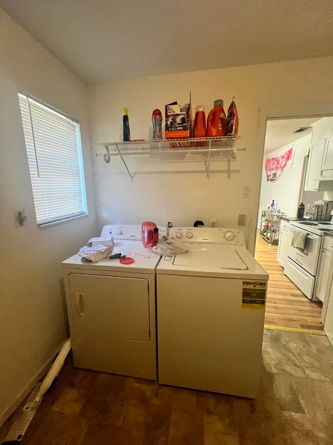 Photo - 206 N Lipona Rd