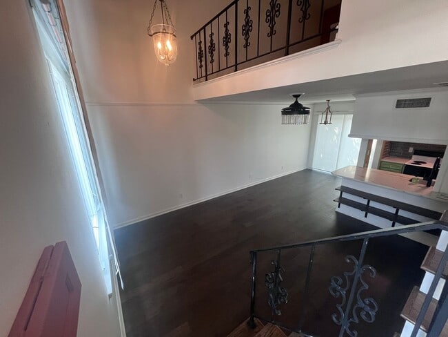 Photo - 725 N Stackman Dr