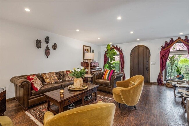 Photo - 68-48 Fleet St